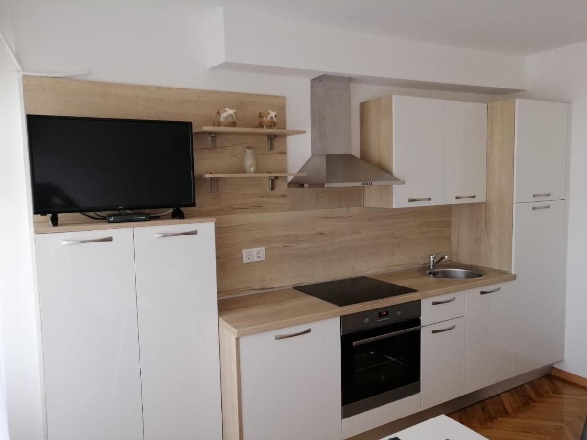 Apartments Leptiric Подстрана Екстериор снимка